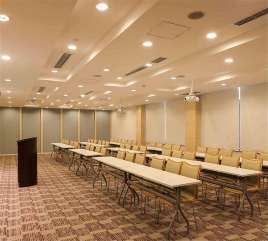 JI Hotel Xianggang Middle Road Qingdao Eksteriør bilde