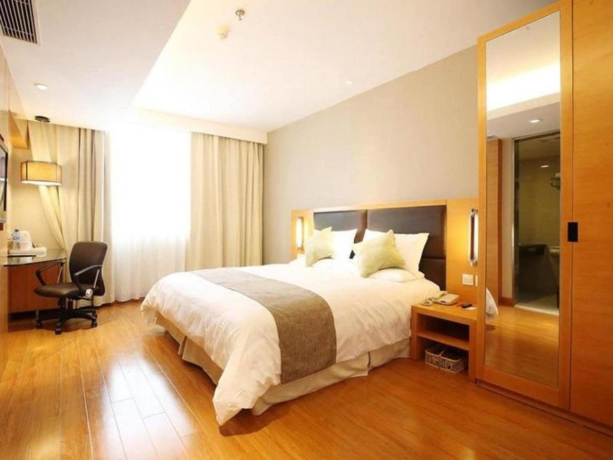 JI Hotel Xianggang Middle Road Qingdao Eksteriør bilde