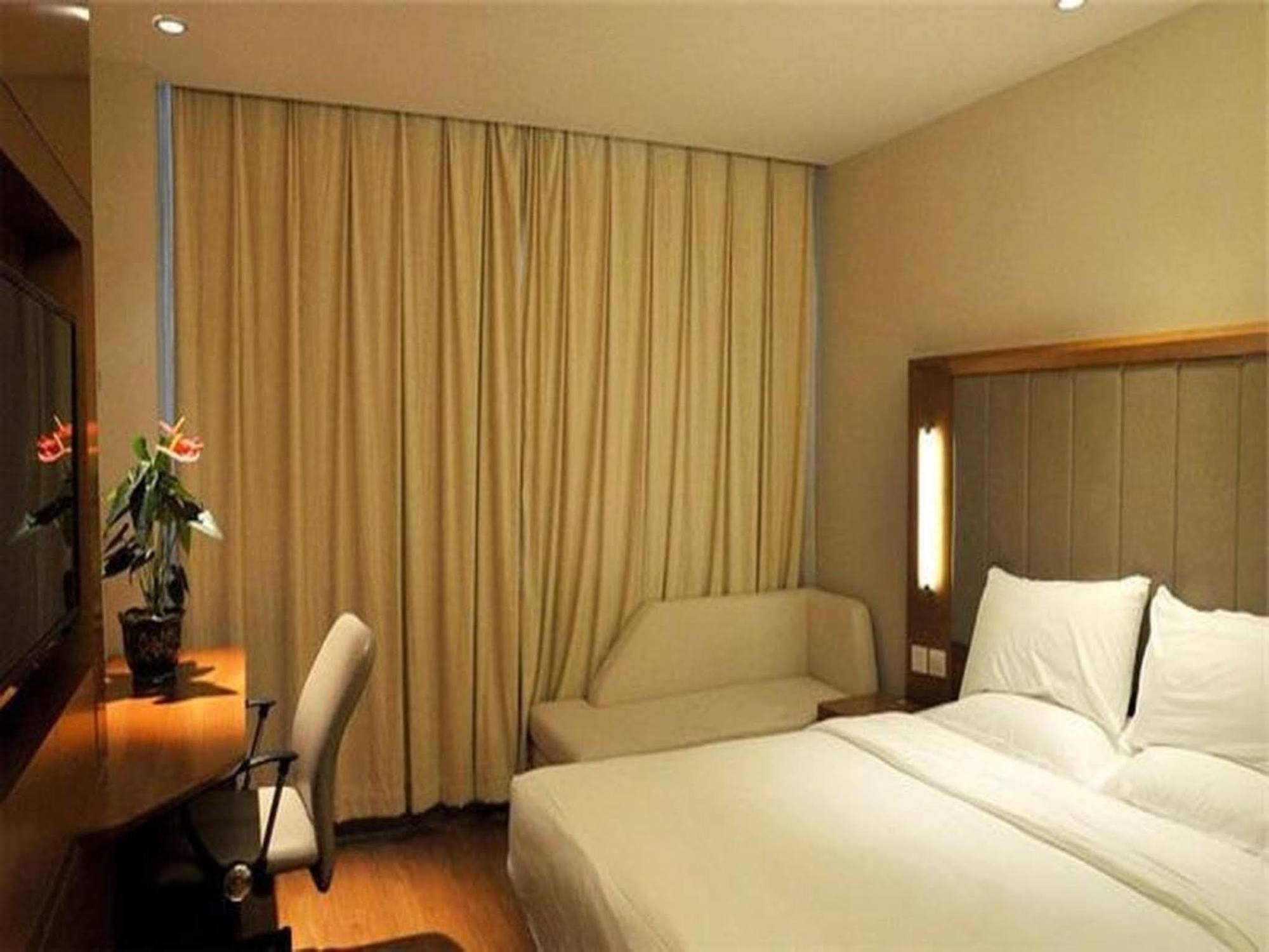 JI Hotel Xianggang Middle Road Qingdao Eksteriør bilde